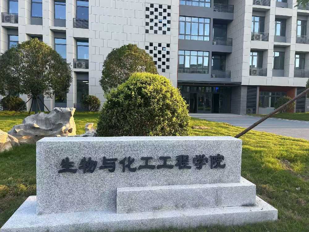 富锦市扬州职业大学体育场高杆灯项目